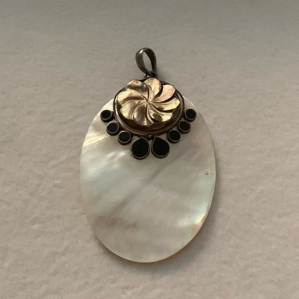 Vintage Mother of Pearl Shell Mermaid Necklace Pendant with 925 Sterling Silver